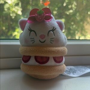 Disney Munchlings Marie Macaron.